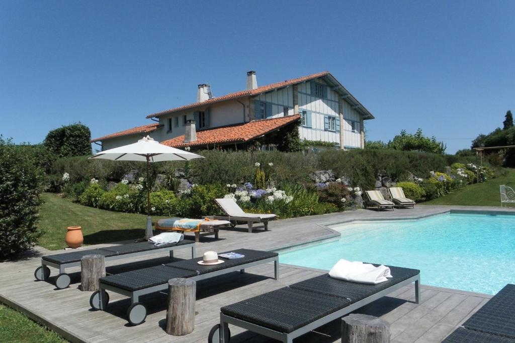 Les Volets Bleus Bed & Breakfast Arcangues Dış mekan fotoğraf