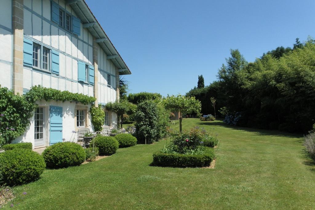 Les Volets Bleus Bed & Breakfast Arcangues Dış mekan fotoğraf