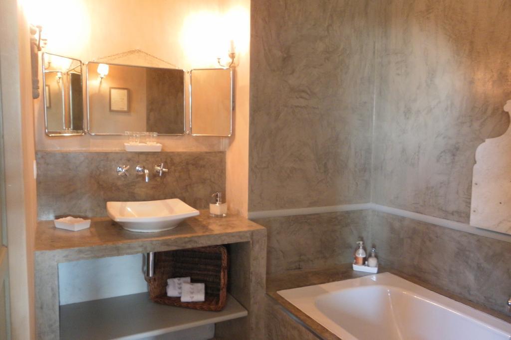 Les Volets Bleus Bed & Breakfast Arcangues Oda fotoğraf