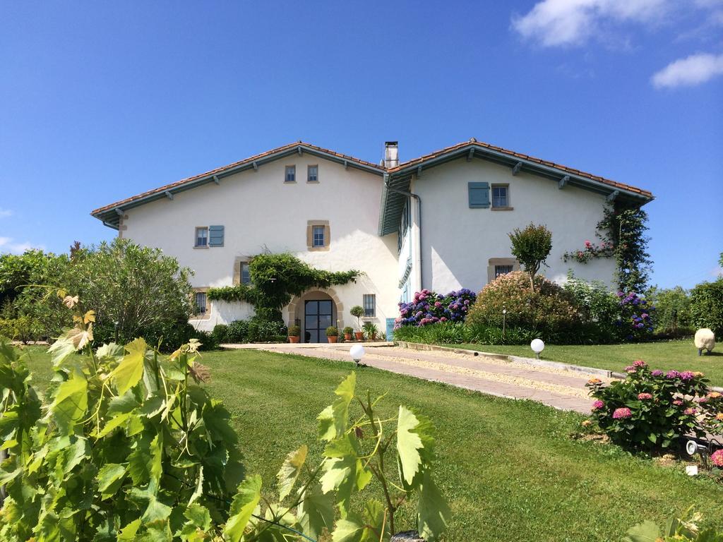 Les Volets Bleus Bed & Breakfast Arcangues Dış mekan fotoğraf