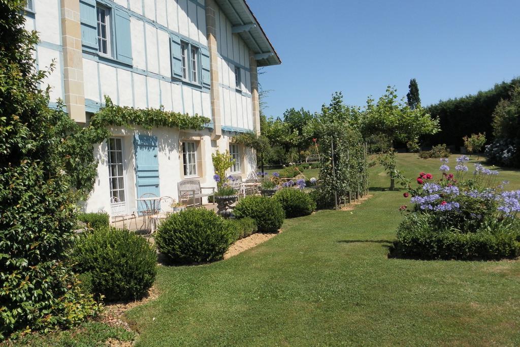 Les Volets Bleus Bed & Breakfast Arcangues Dış mekan fotoğraf