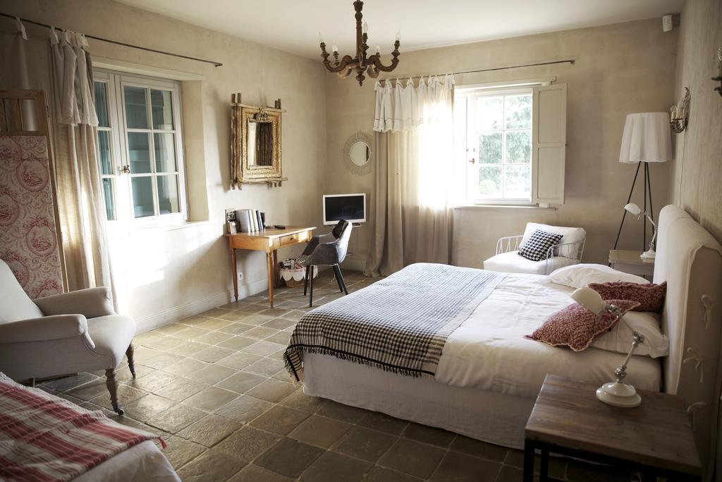 Les Volets Bleus Bed & Breakfast Arcangues Oda fotoğraf